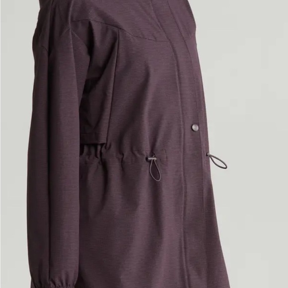 Commute Stowaway Hood Rain Jacket - Picture 4 of 7